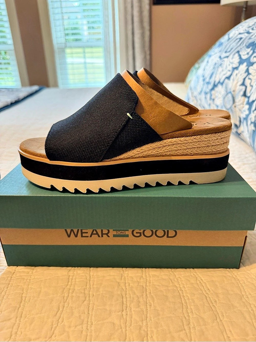 TOMS Diana Mule Platform Mule in Black & Tan US 6 Like New worn once.